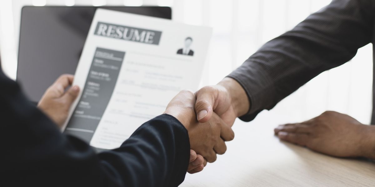 El arte de contratar sin riesgos: guía práctica para pymes